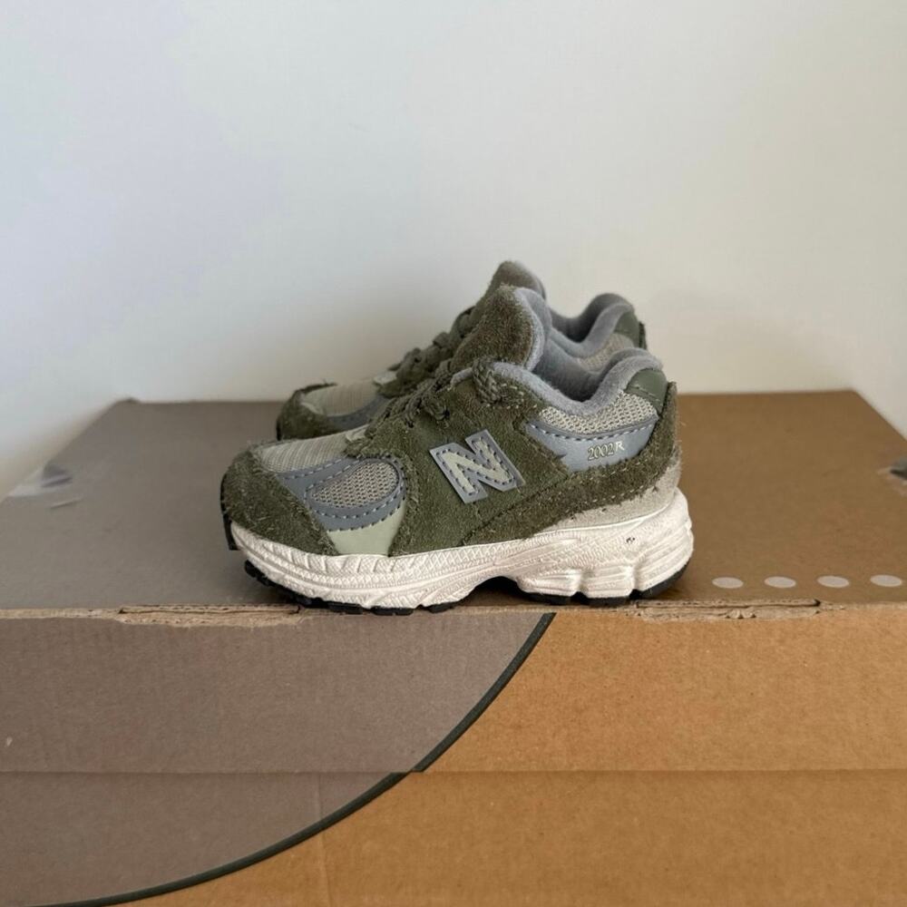 New Balance 2002 R ‘Olive’ Toddler Sneakers- SZ 4 C - Picture 4 of 9